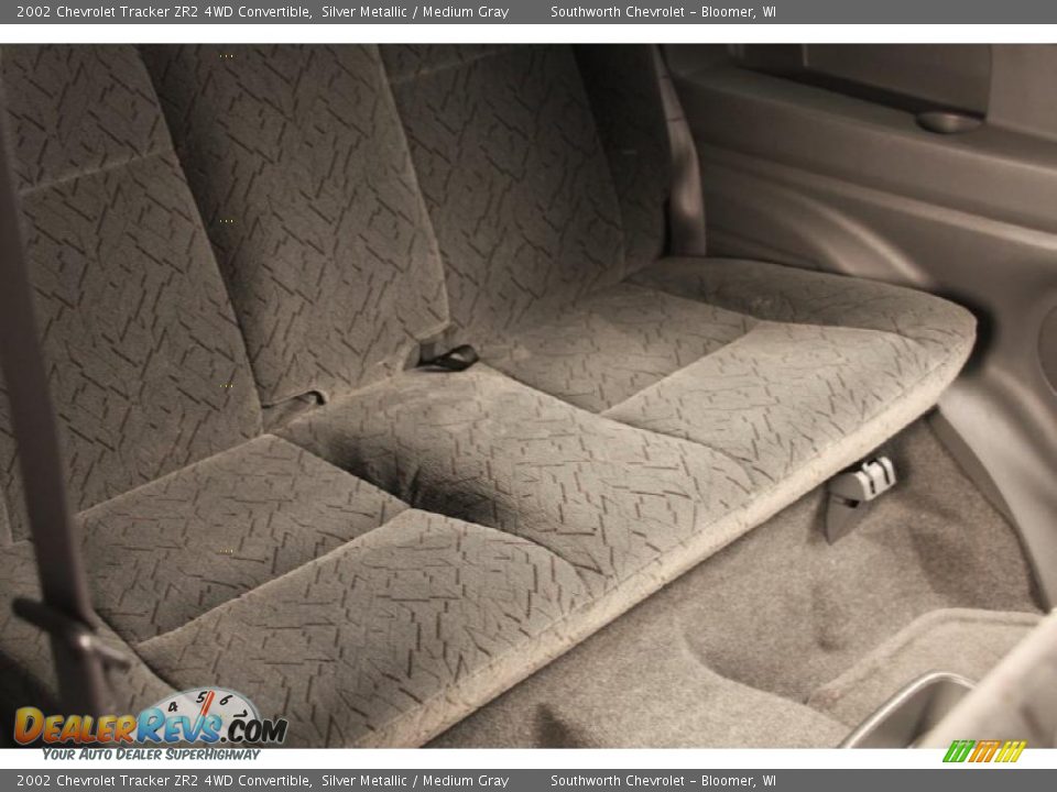 2002 Chevrolet Tracker ZR2 4WD Convertible Silver Metallic / Medium Gray Photo #9