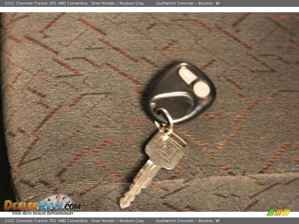 2002 Chevrolet Tracker ZR2 4WD Convertible Silver Metallic / Medium Gray Photo #16