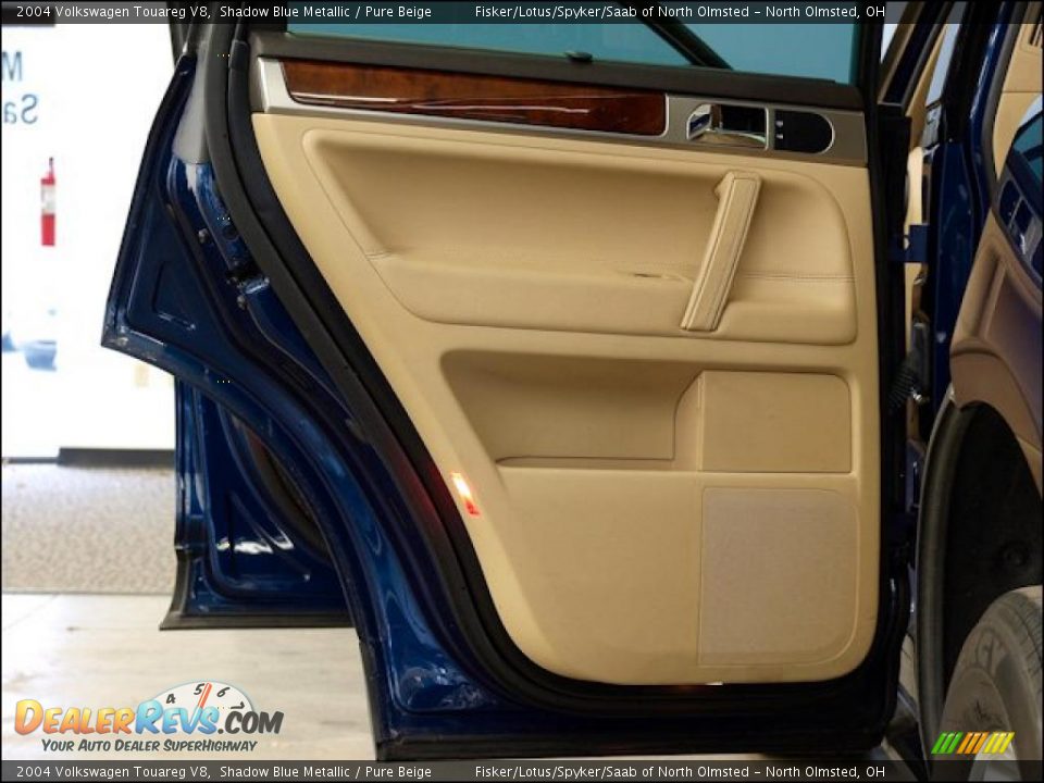 Door Panel of 2004 Volkswagen Touareg V8 Photo #21