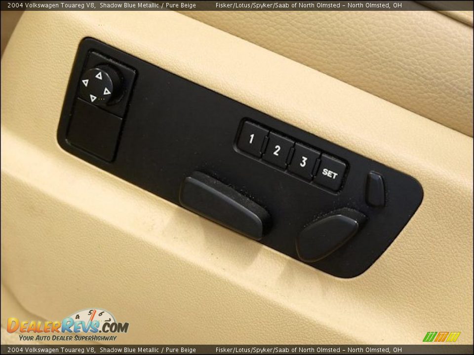 Controls of 2004 Volkswagen Touareg V8 Photo #25