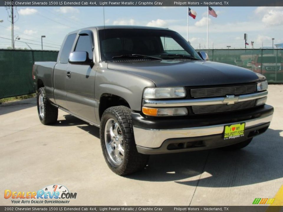 2002 Chevrolet Silverado 1500 LS Extended Cab 4x4 Light Pewter Metallic / Graphite Gray Photo #1