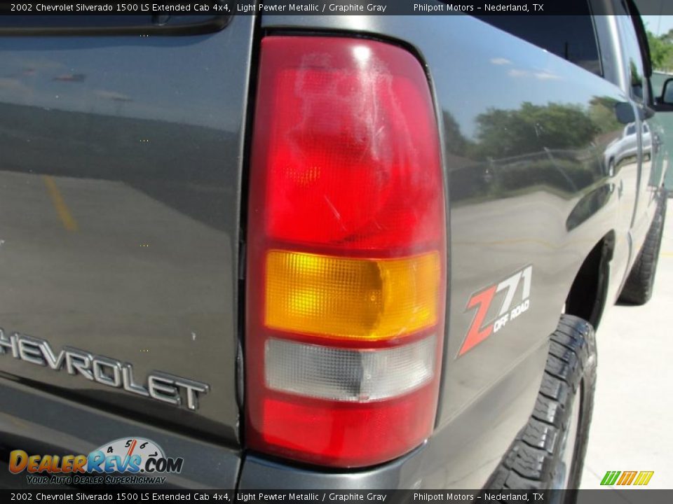 2002 Chevrolet Silverado 1500 LS Extended Cab 4x4 Light Pewter Metallic / Graphite Gray Photo #28