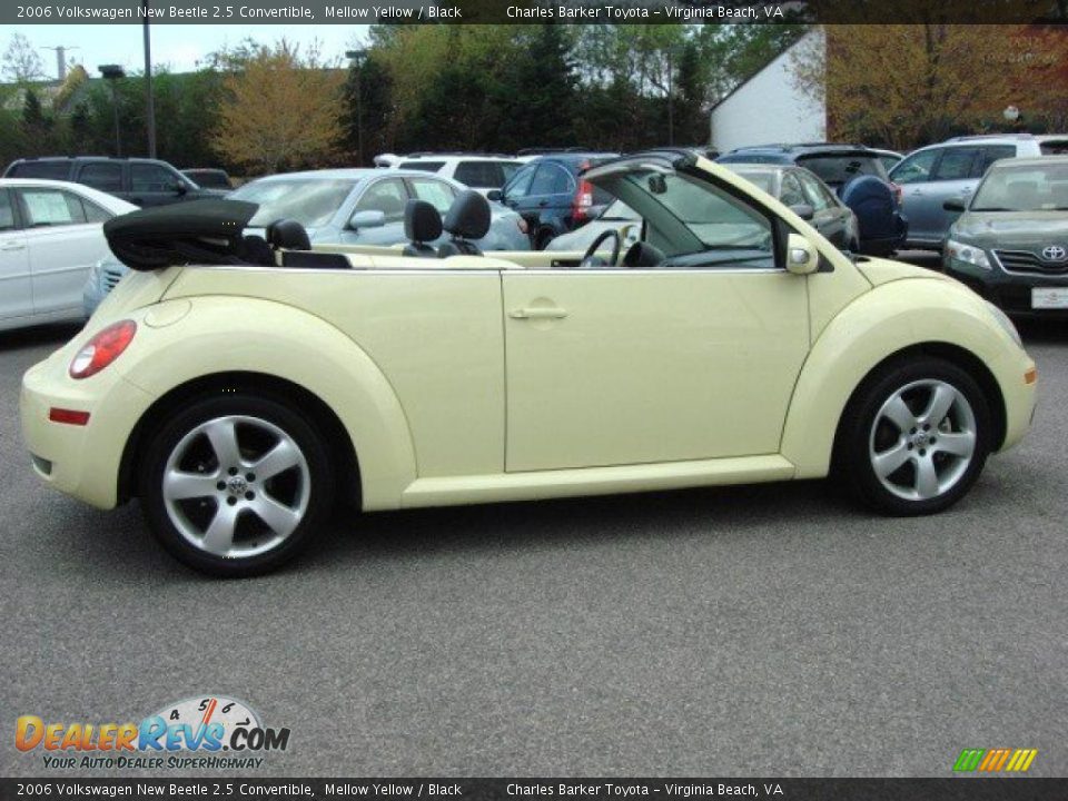 2006 Volkswagen New Beetle 2.5 Convertible Mellow Yellow / Black Photo #3