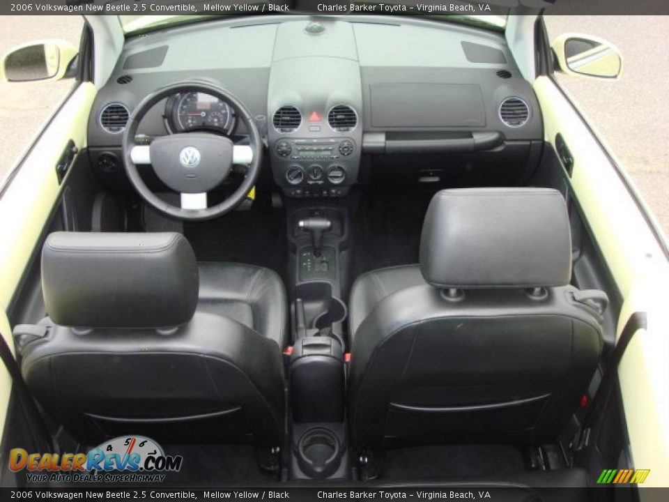 Black Interior - 2006 Volkswagen New Beetle 2.5 Convertible Photo #11