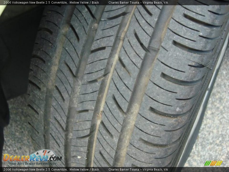 2006 Volkswagen New Beetle 2.5 Convertible Mellow Yellow / Black Photo #16