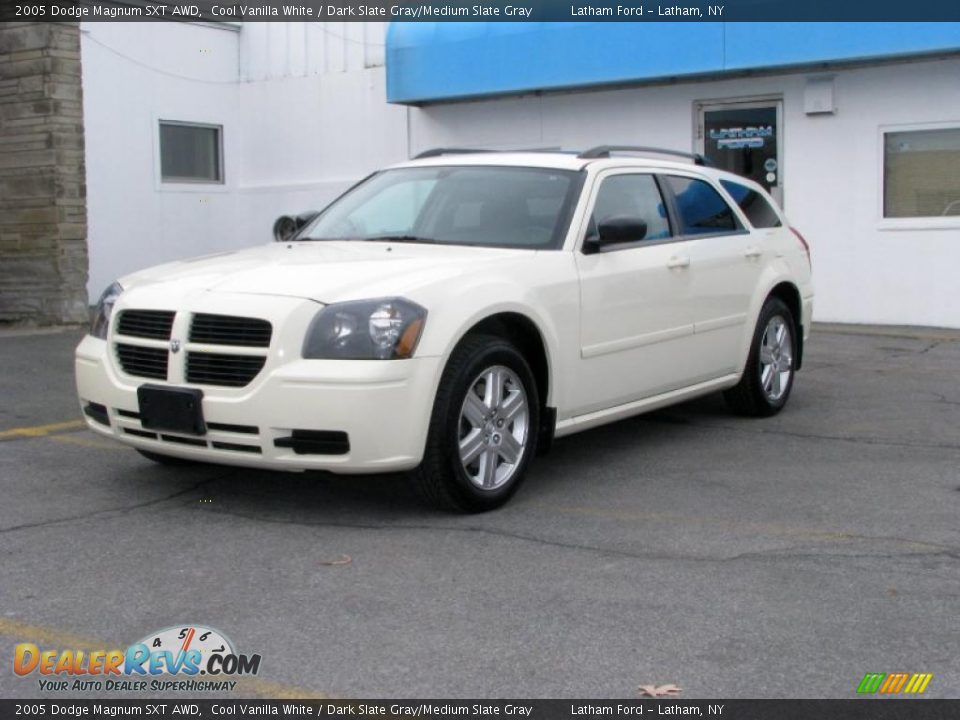 2005 Dodge Magnum SXT AWD Cool Vanilla White / Dark Slate Gray/Medium Slate Gray Photo #1