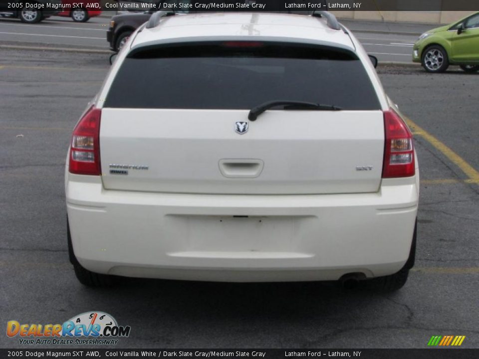 2005 Dodge Magnum SXT AWD Cool Vanilla White / Dark Slate Gray/Medium Slate Gray Photo #6