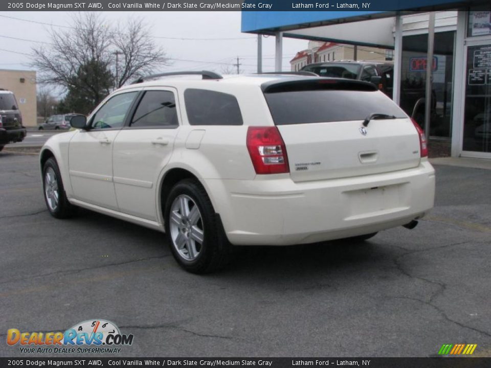 2005 Dodge Magnum SXT AWD Cool Vanilla White / Dark Slate Gray/Medium Slate Gray Photo #7