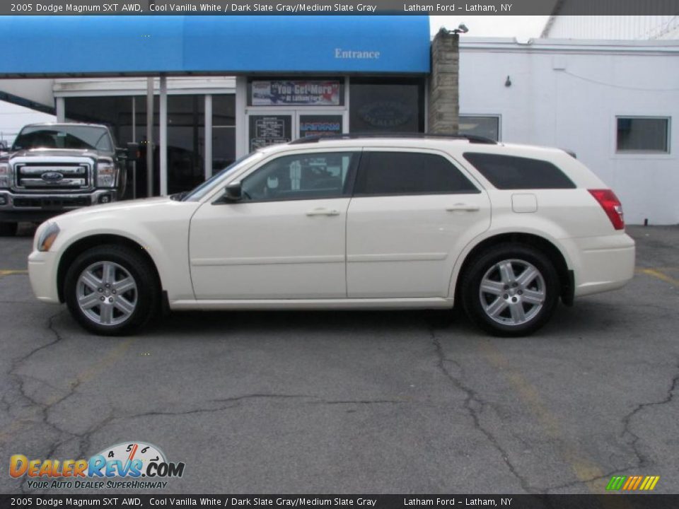 2005 Dodge Magnum SXT AWD Cool Vanilla White / Dark Slate Gray/Medium Slate Gray Photo #9