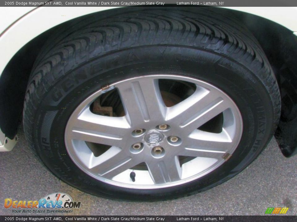 2005 Dodge Magnum SXT AWD Wheel Photo #10