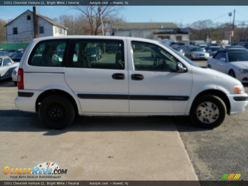 2001 Chevrolet Venture LS Bright White / Neutral Photo #8