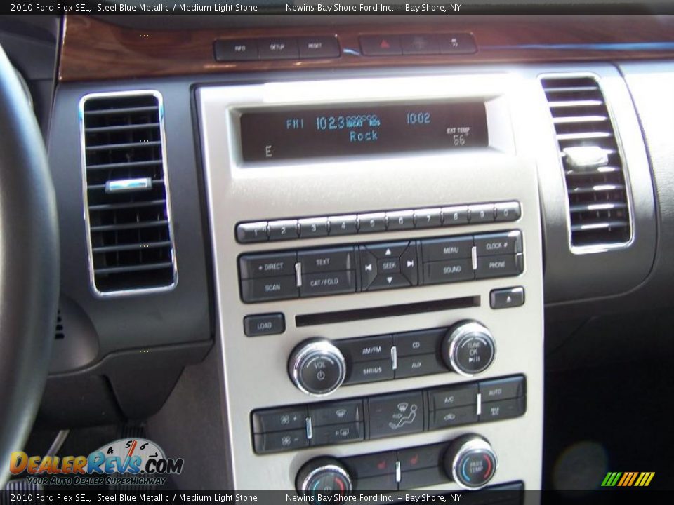 Controls of 2010 Ford Flex SEL Photo #10