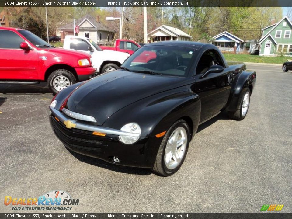 Front 3/4 View of 2004 Chevrolet SSR  Photo #2