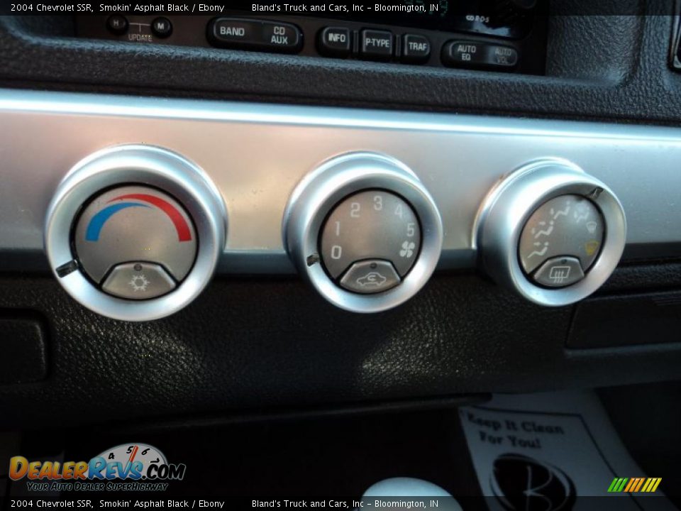 Controls of 2004 Chevrolet SSR  Photo #11