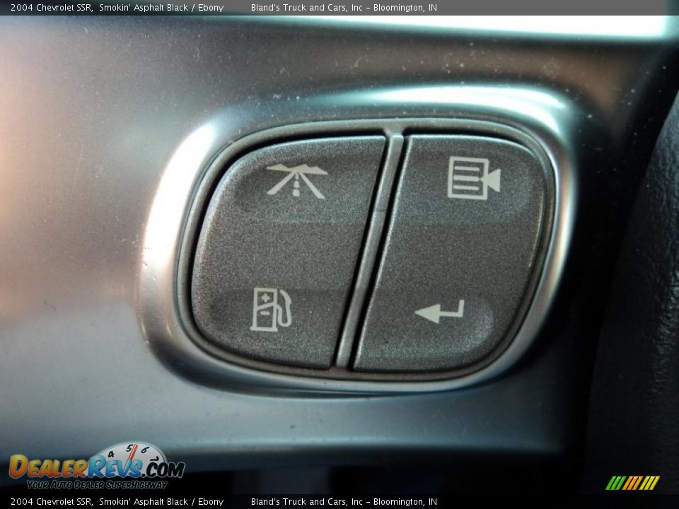 Controls of 2004 Chevrolet SSR  Photo #12