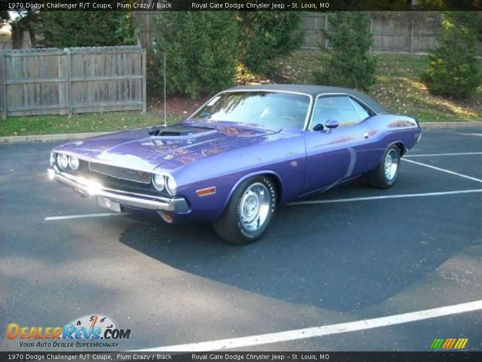 Front 3/4 View of 1970 Dodge Challenger R/T Coupe Photo #4