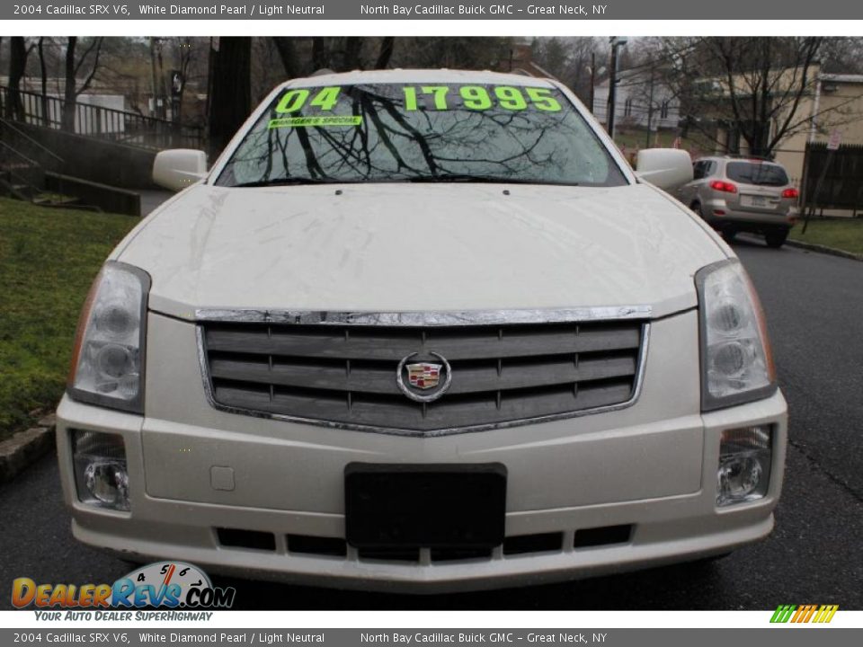 2004 Cadillac SRX V6 White Diamond Pearl / Light Neutral Photo #2