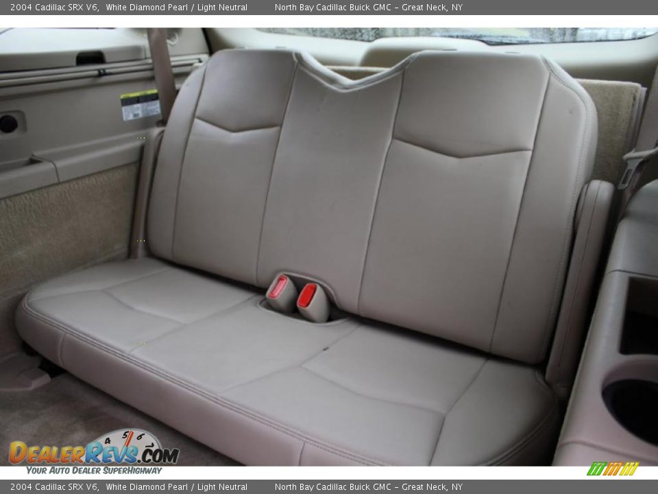 Light Neutral Interior - 2004 Cadillac SRX V6 Photo #17