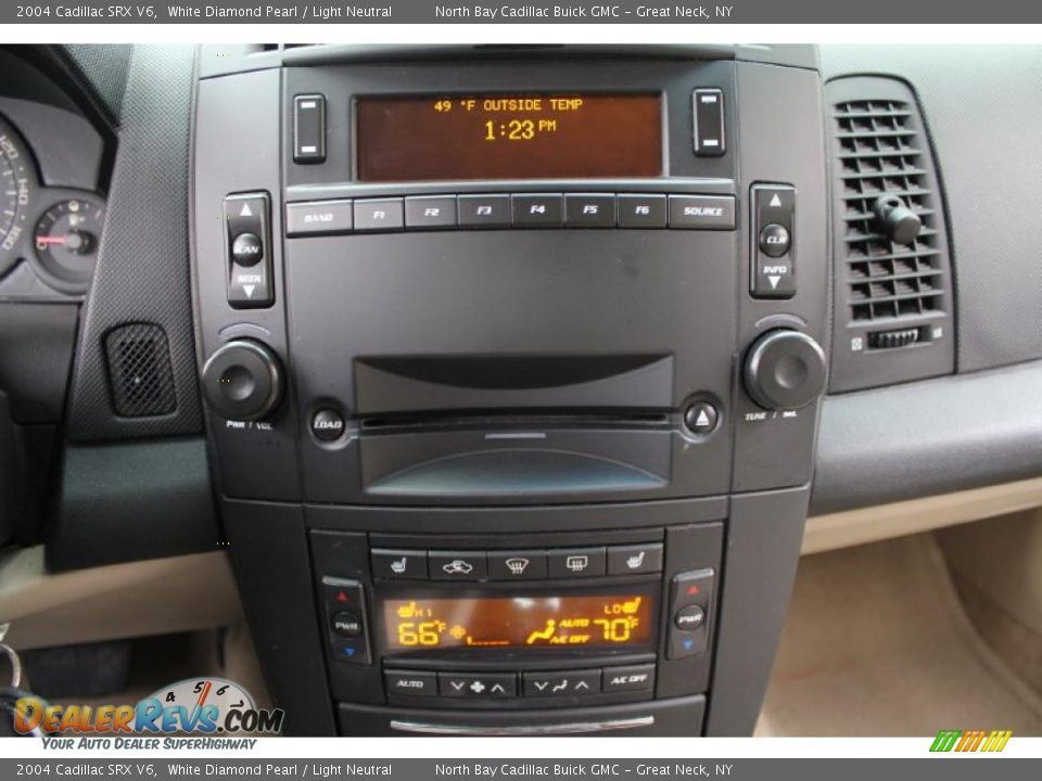 Controls of 2004 Cadillac SRX V6 Photo #24