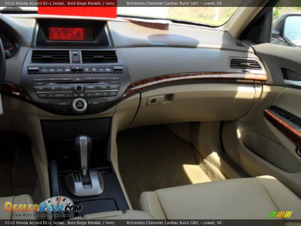 2010 Honda Accord EX-L Sedan Bold Beige Metallic / Ivory Photo #17