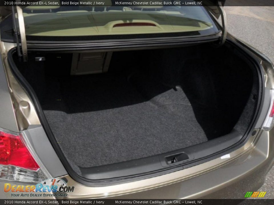 2010 Honda Accord EX-L Sedan Bold Beige Metallic / Ivory Photo #18