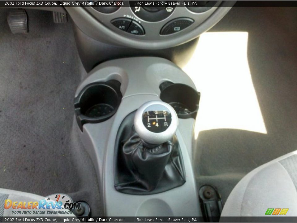 2002 Ford Focus ZX3 Coupe Shifter Photo #23