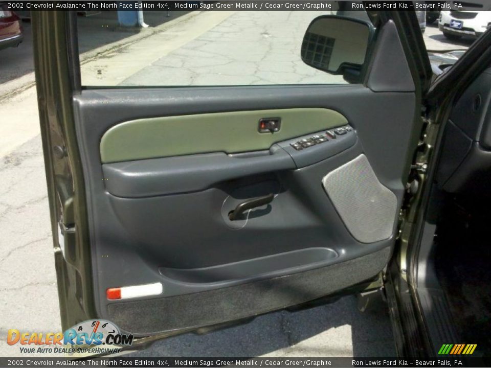 2002 Chevrolet Avalanche The North Face Edition 4x4 Medium Sage Green Metallic / Cedar Green/Graphite Photo #6