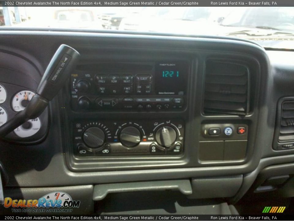 2002 Chevrolet Avalanche The North Face Edition 4x4 Medium Sage Green Metallic / Cedar Green/Graphite Photo #22