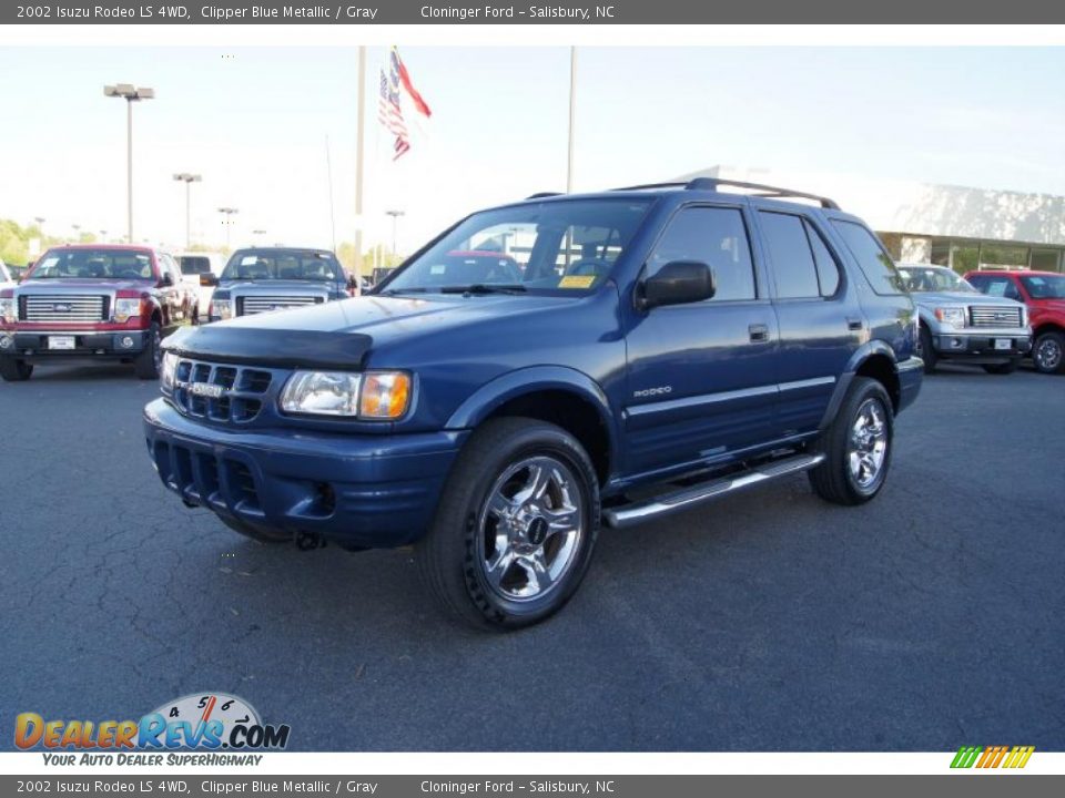 Front 3/4 View of 2002 Isuzu Rodeo LS 4WD Photo #6