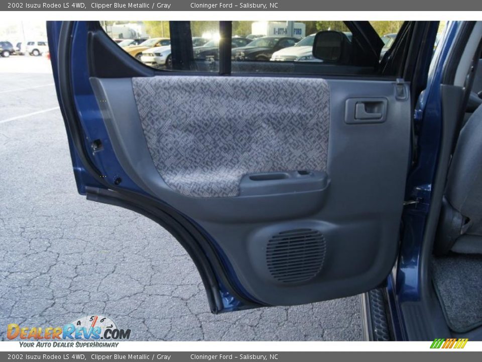 Door Panel of 2002 Isuzu Rodeo LS 4WD Photo #9