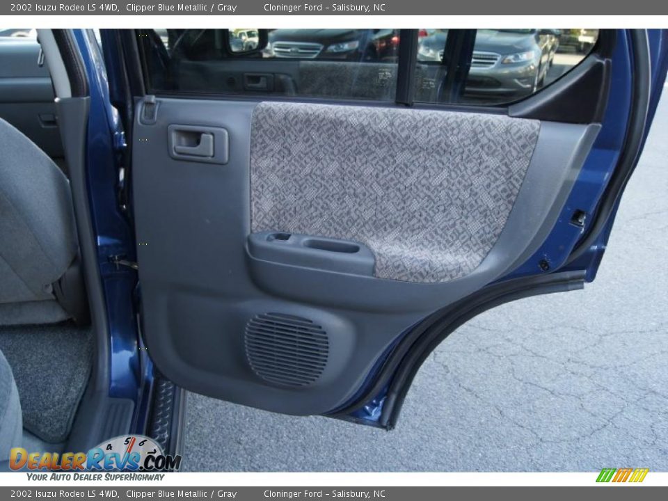 Door Panel of 2002 Isuzu Rodeo LS 4WD Photo #12