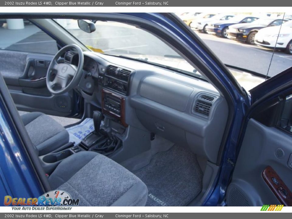 Gray Interior - 2002 Isuzu Rodeo LS 4WD Photo #15