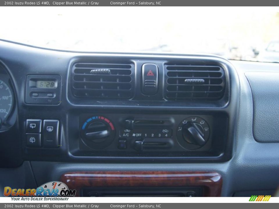 2002 Isuzu Rodeo LS 4WD Clipper Blue Metallic / Gray Photo #32