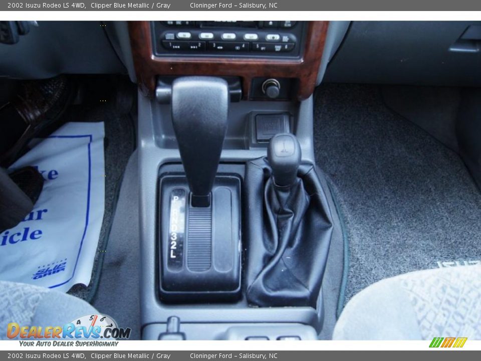 2002 Isuzu Rodeo LS 4WD Shifter Photo #35