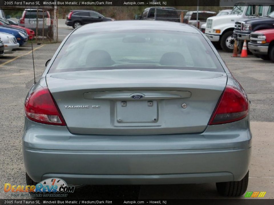 2005 Ford Taurus SE Windveil Blue Metallic / Medium/Dark Flint Photo #4