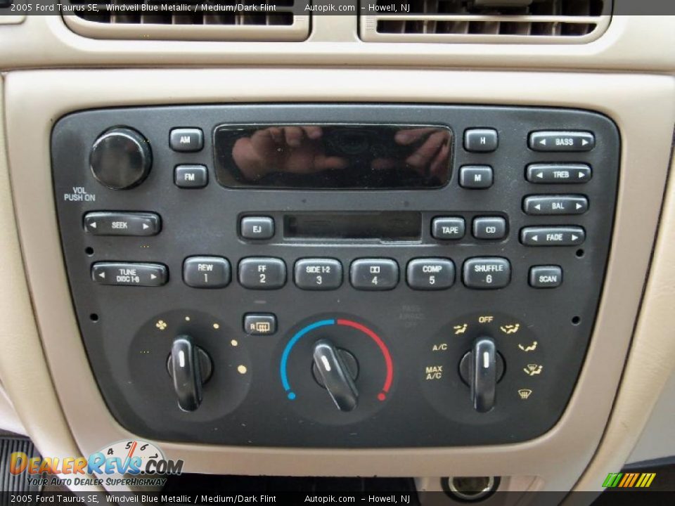 2005 Ford Taurus SE Windveil Blue Metallic / Medium/Dark Flint Photo #12