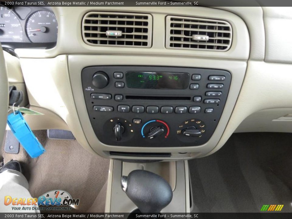 2003 Ford Taurus SES Arizona Beige Metallic / Medium Parchment Photo #21