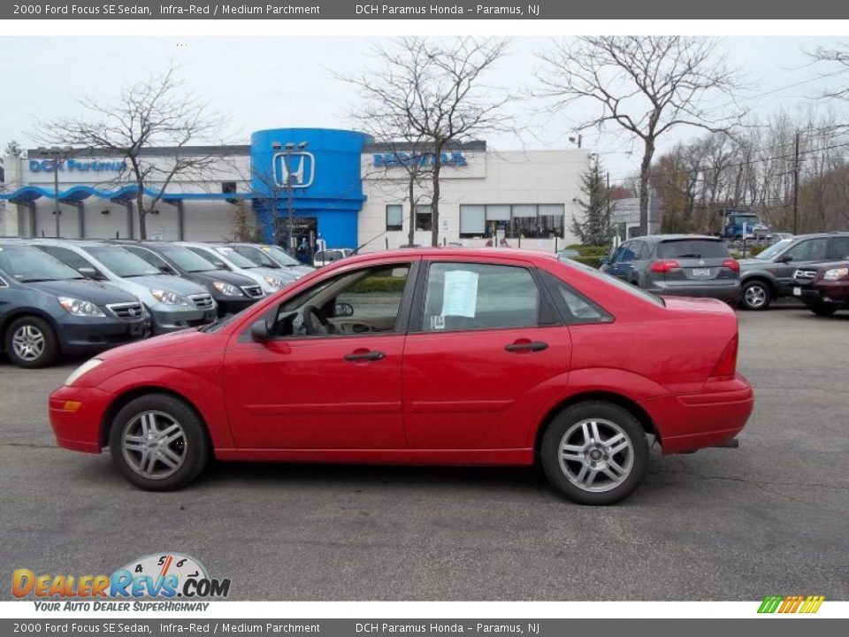 2000 Ford Focus SE Sedan Infra-Red / Medium Parchment Photo #1