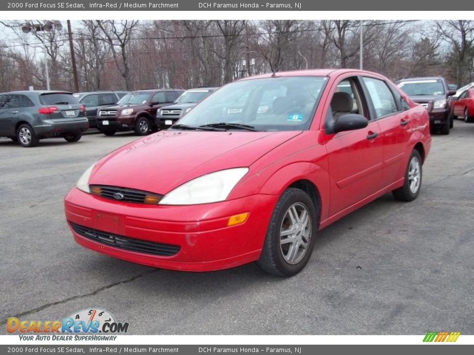 2000 Ford Focus SE Sedan Infra-Red / Medium Parchment Photo #3