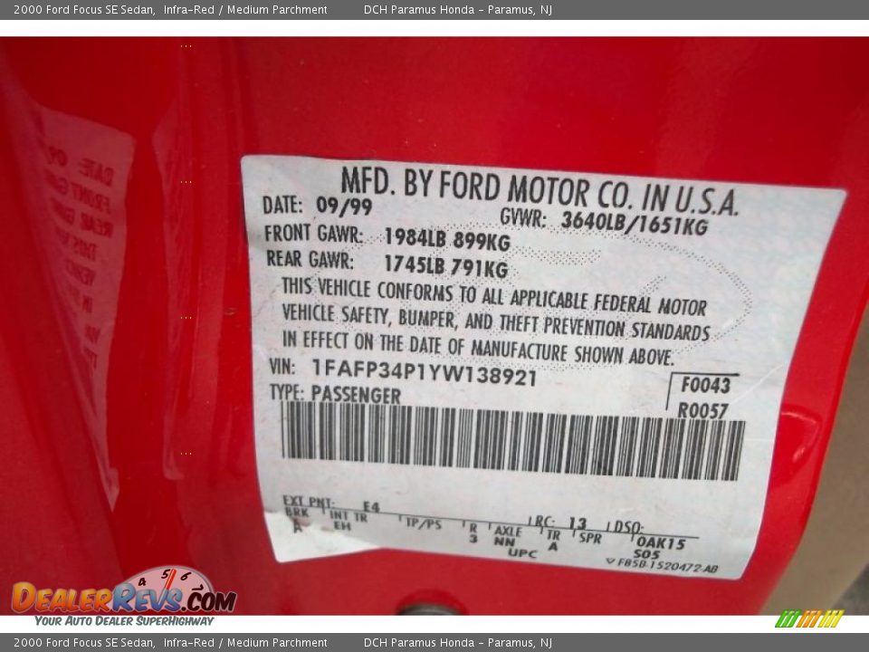 2000 Ford Focus SE Sedan Infra-Red / Medium Parchment Photo #22