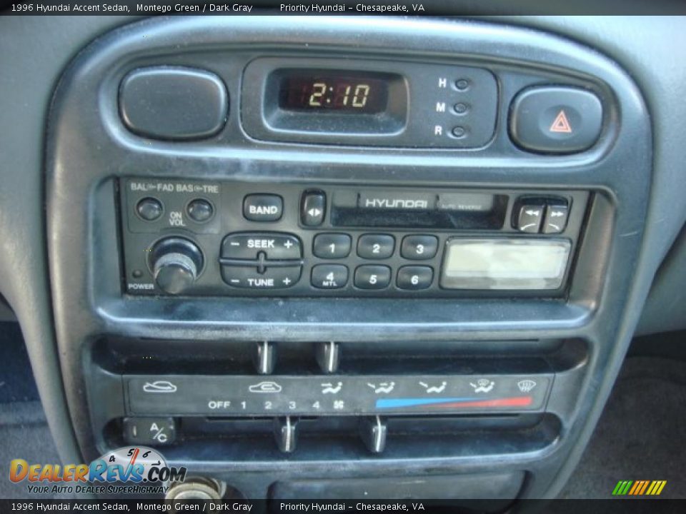 Controls of 1996 Hyundai Accent Sedan Photo #11