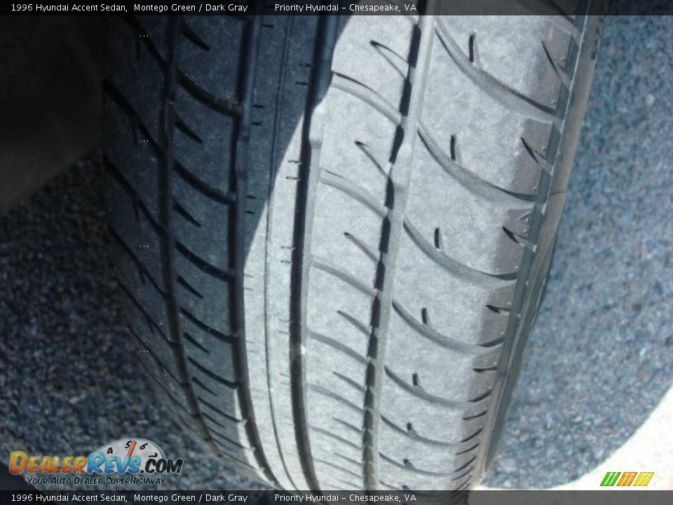 1996 Hyundai Accent Sedan Montego Green / Dark Gray Photo #13