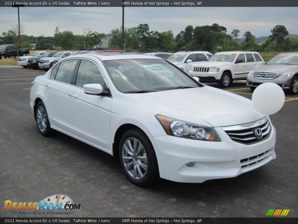 Front 3/4 View of 2011 Honda Accord EX-L V6 Sedan Photo #7