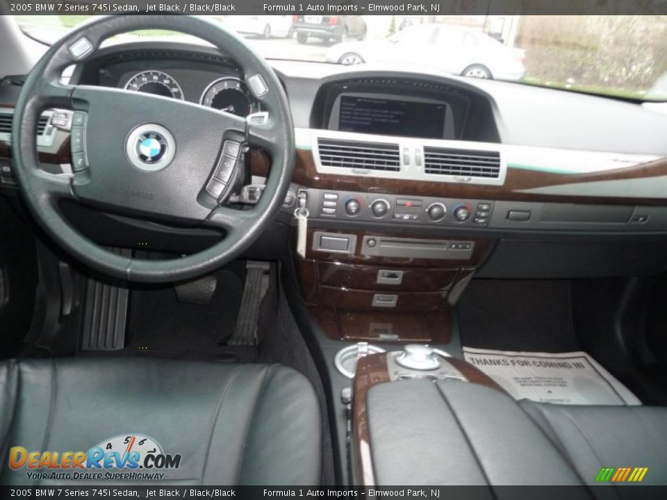 Dashboard of 2005 BMW 7 Series 745i Sedan Photo #10