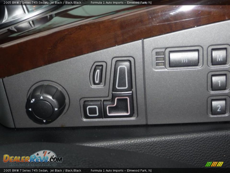 Controls of 2005 BMW 7 Series 745i Sedan Photo #12