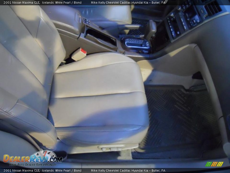 2001 Nissan Maxima GLE Icelandic White Pearl / Blond Photo #17