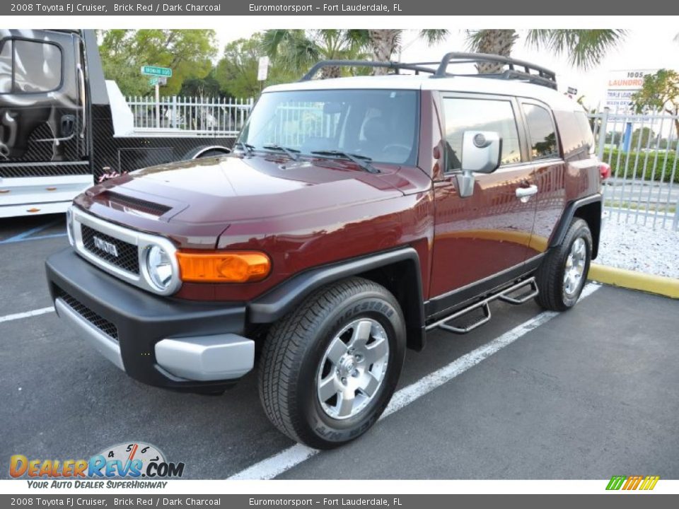 Front 3/4 View of 2008 Toyota FJ Cruiser  Photo #4