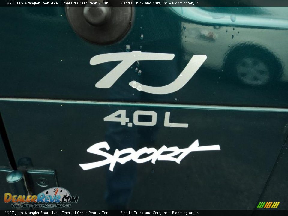 1997 Jeep Wrangler Sport 4x4 Emerald Green Pearl / Tan Photo #12
