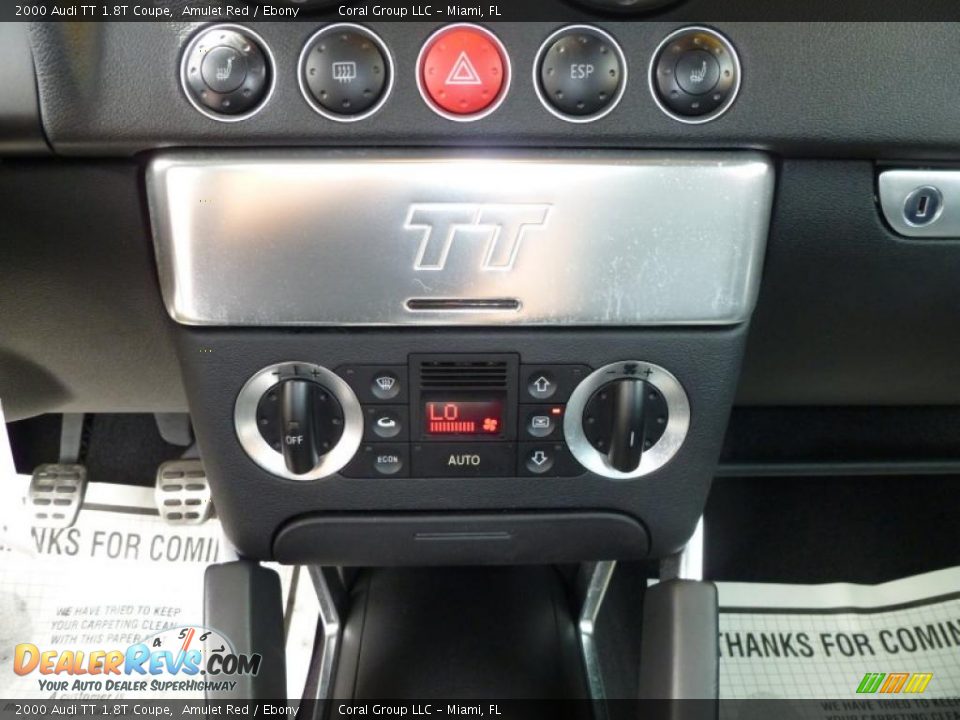 Controls of 2000 Audi TT 1.8T Coupe Photo #15