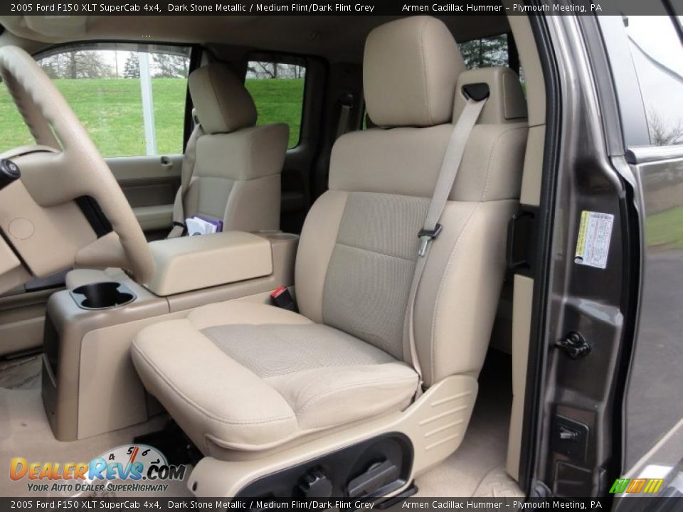 Medium Flint/Dark Flint Grey Interior - 2005 Ford F150 XLT SuperCab 4x4 Photo #17